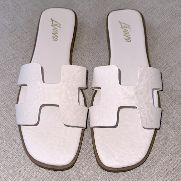 “H” Sandals in White 🤍 - Picture 2 of 4
